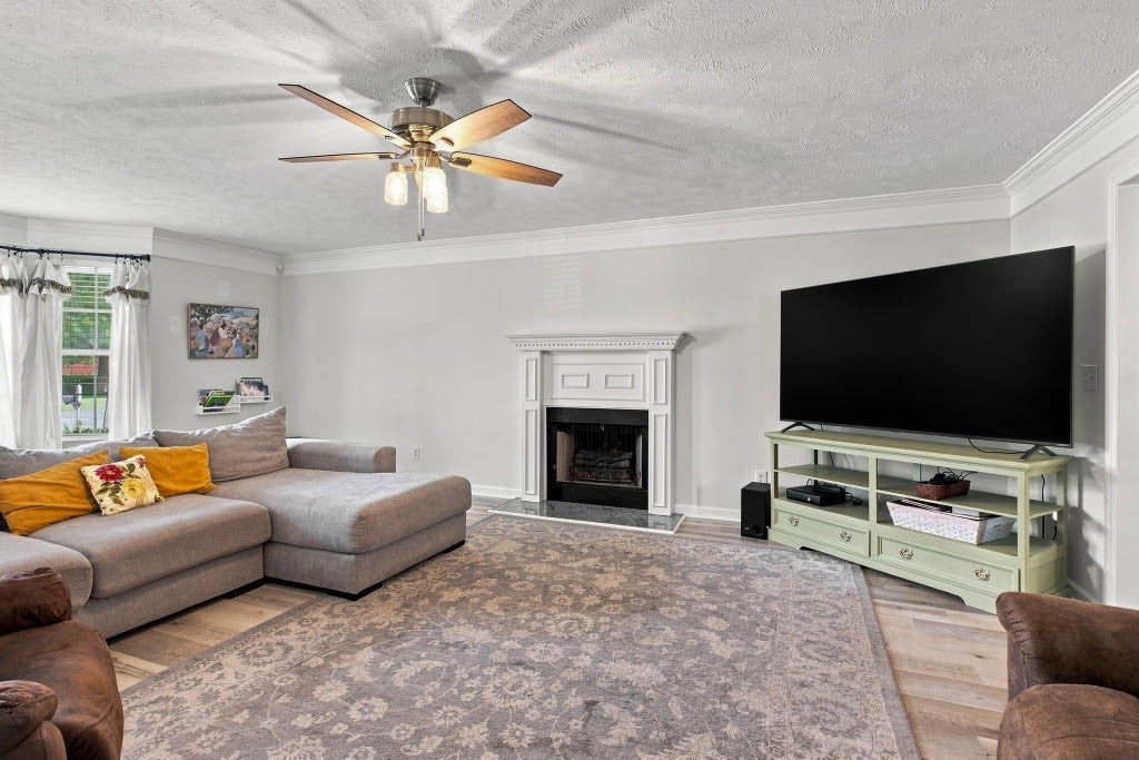 2133 Eastview Dr