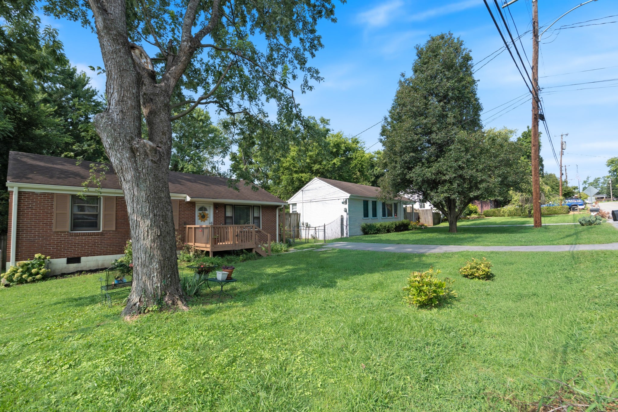 2925 Lakeland Dr