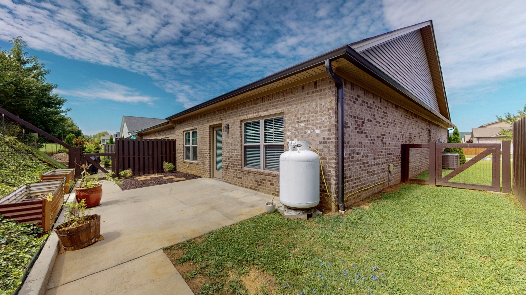 4833 Grove Park Dr NE