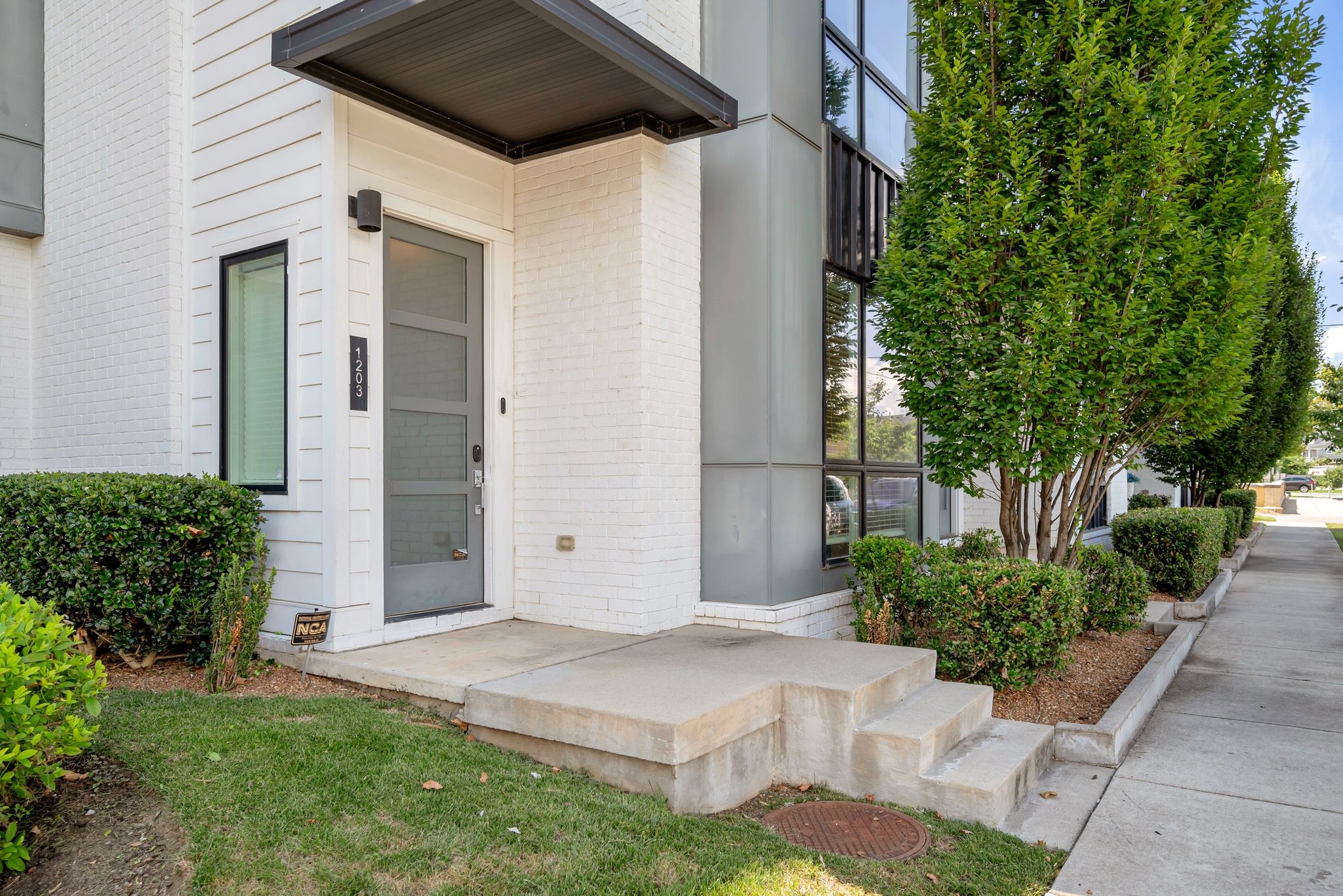 1203 10th Ave N