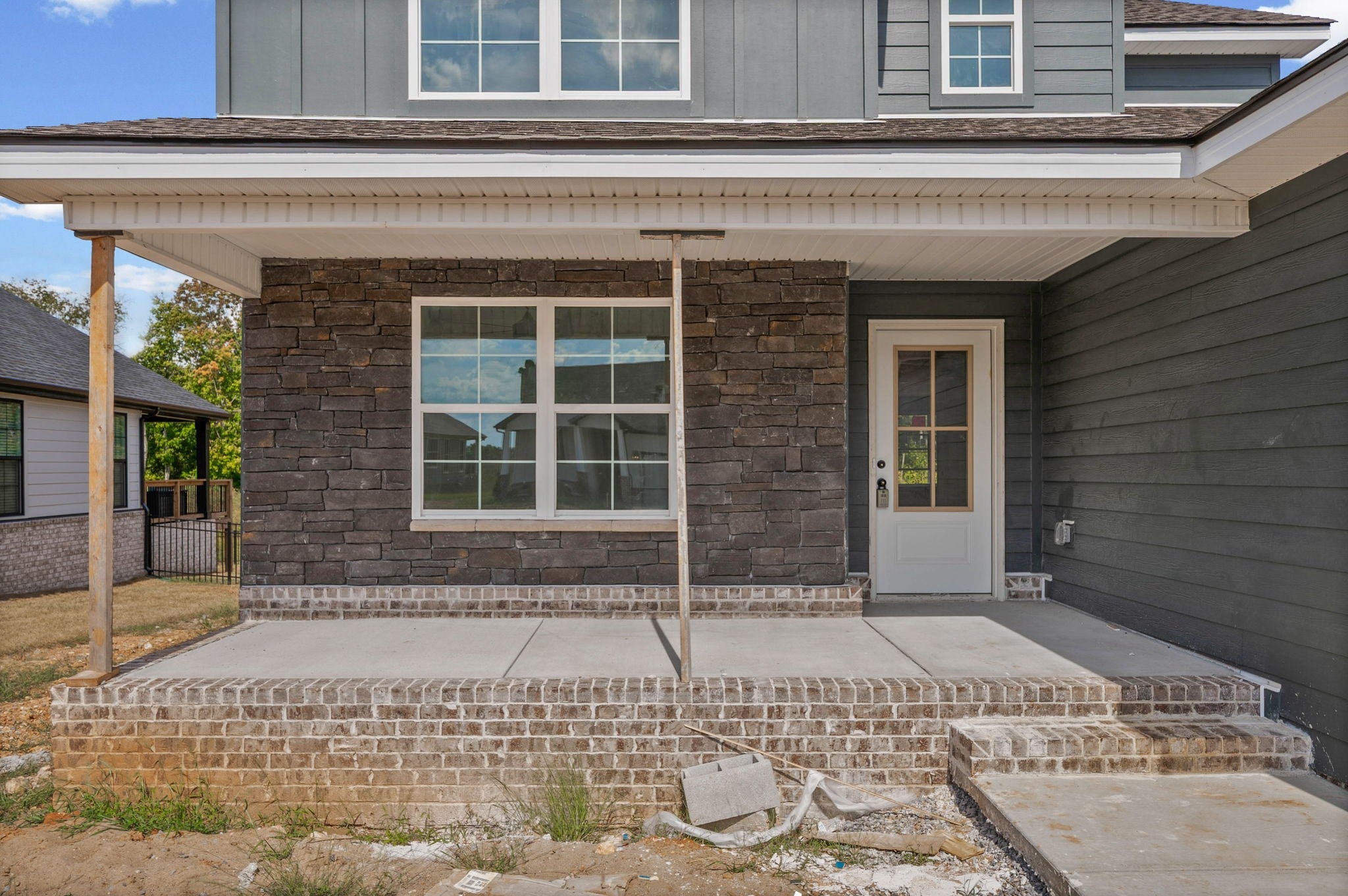 925 Bankside Dr