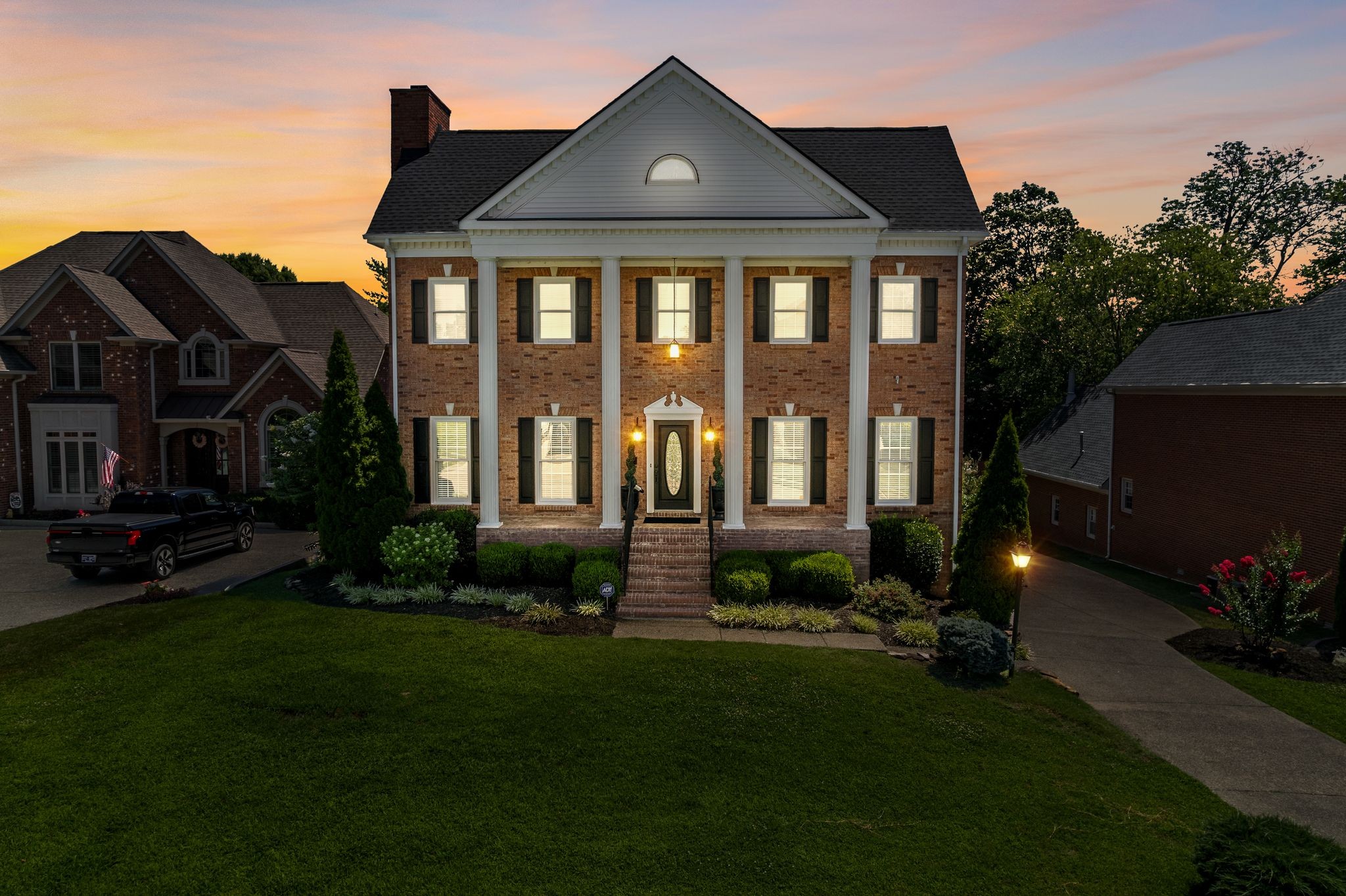 136 N Country Club Dr