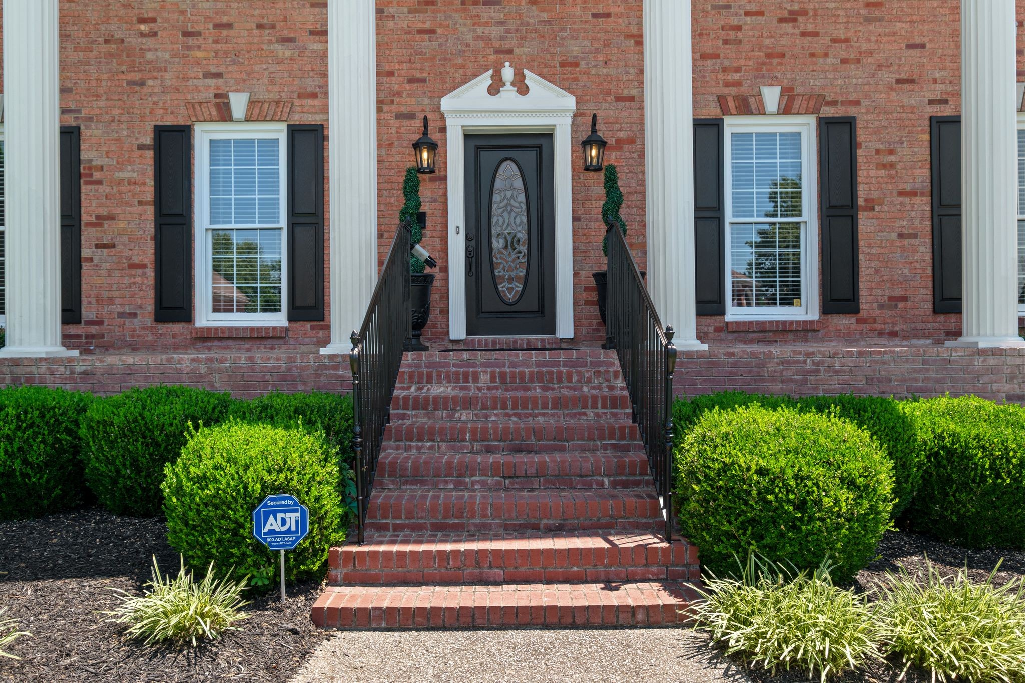 136 N Country Club Dr