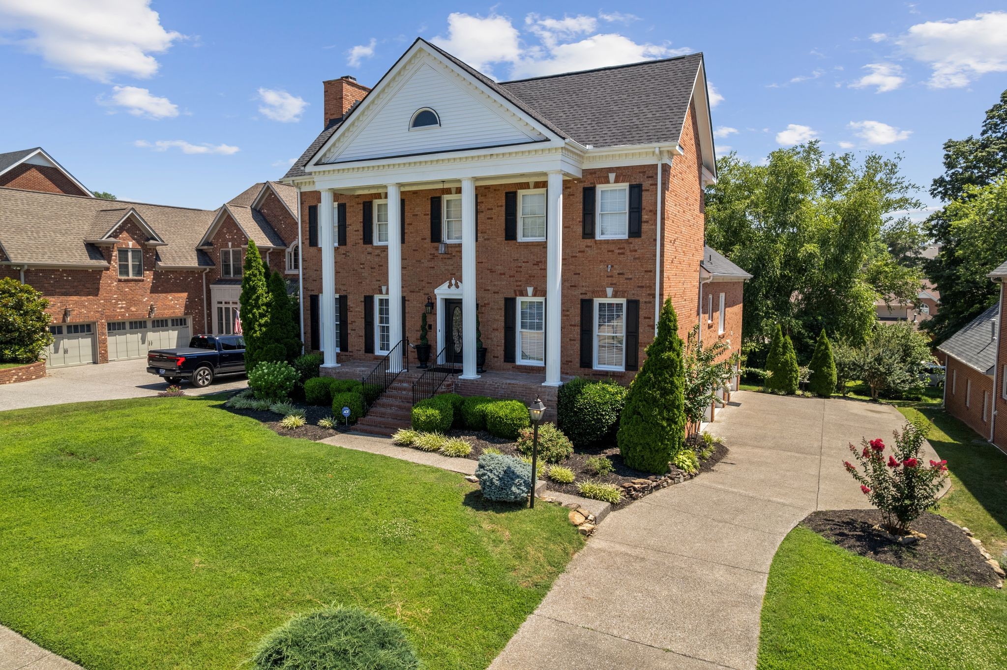 136 N Country Club Dr