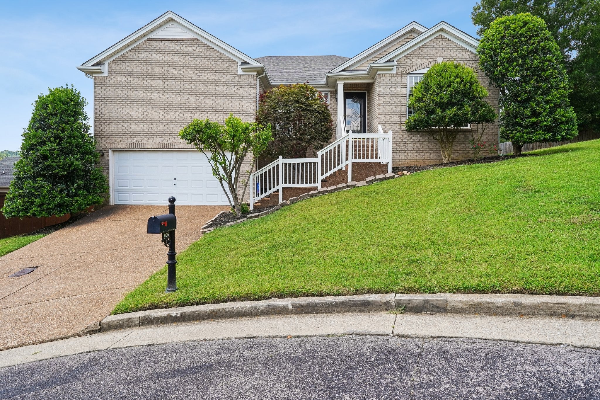 3-bed listing at 805 Waterloo Ct, Nashville