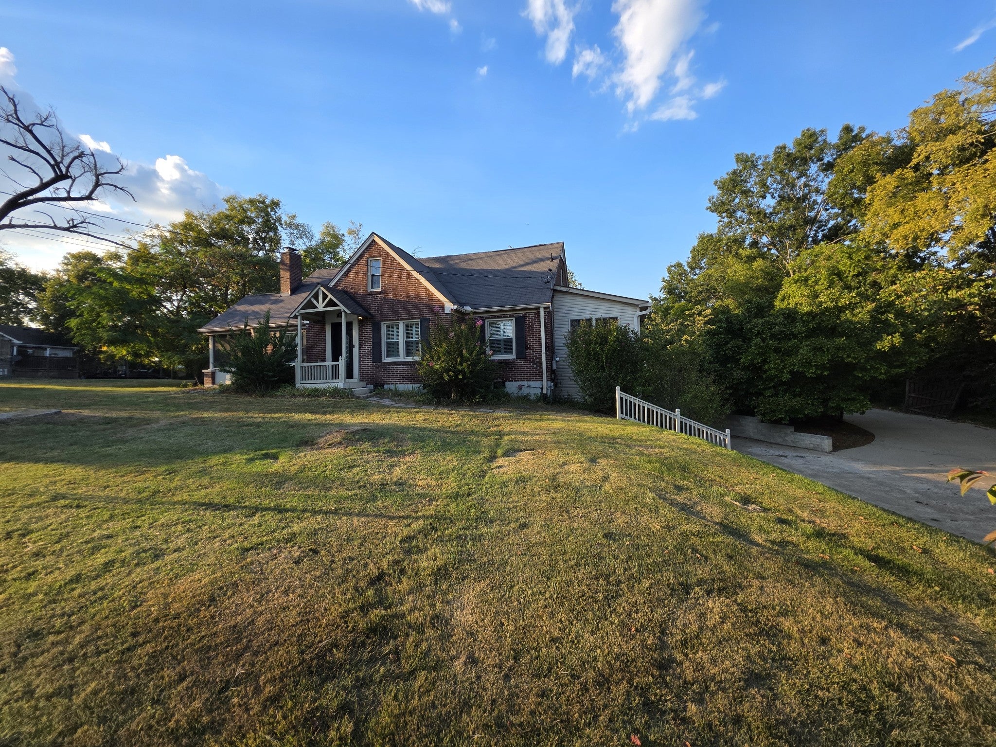 322 E Campbell Rd