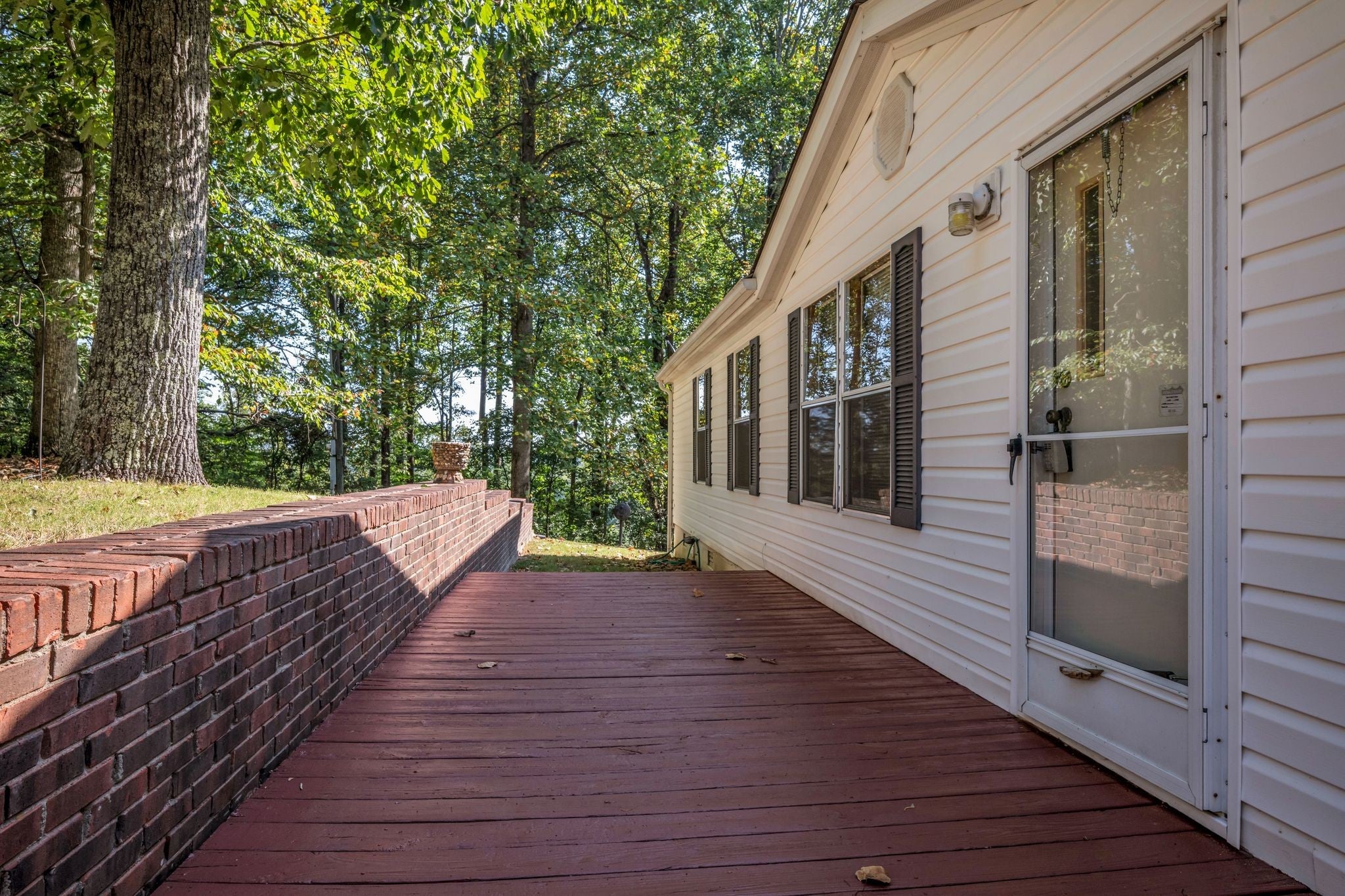 1066 Paula Ln