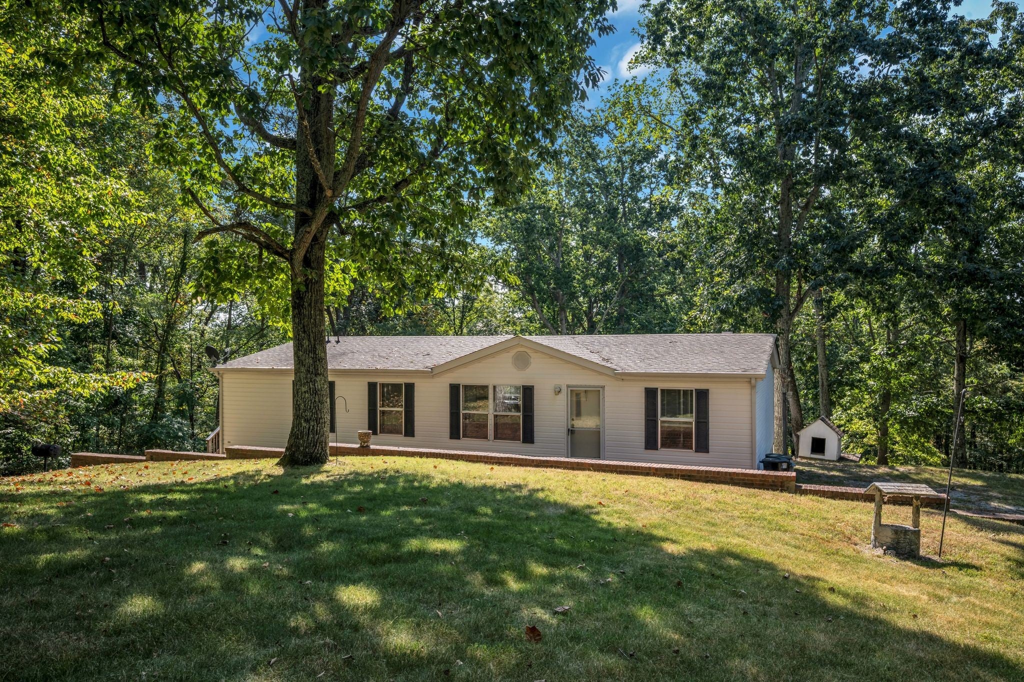 1066 Paula Ln