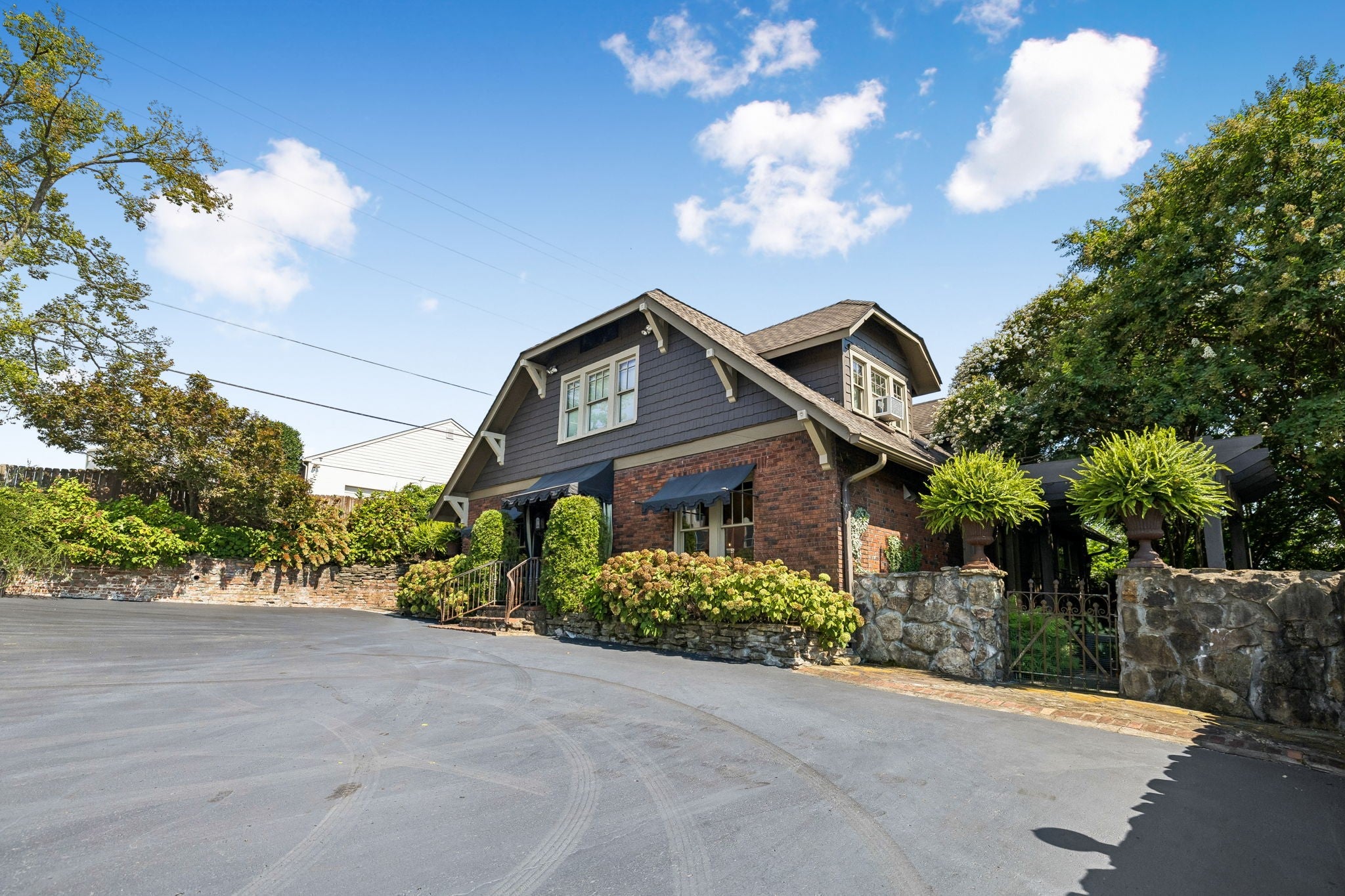 707 Inverness Ave