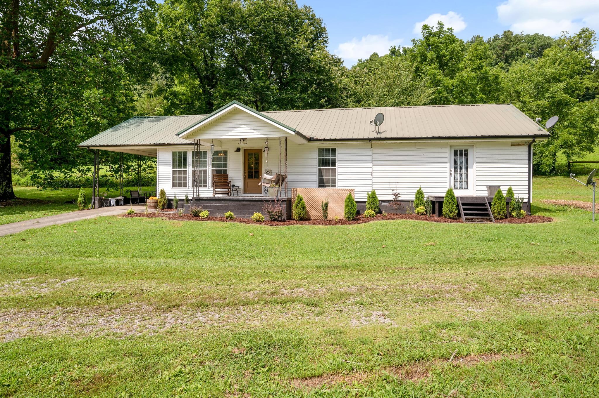 Photo 4 of 42 of 642 Pierce Hollow Rd house