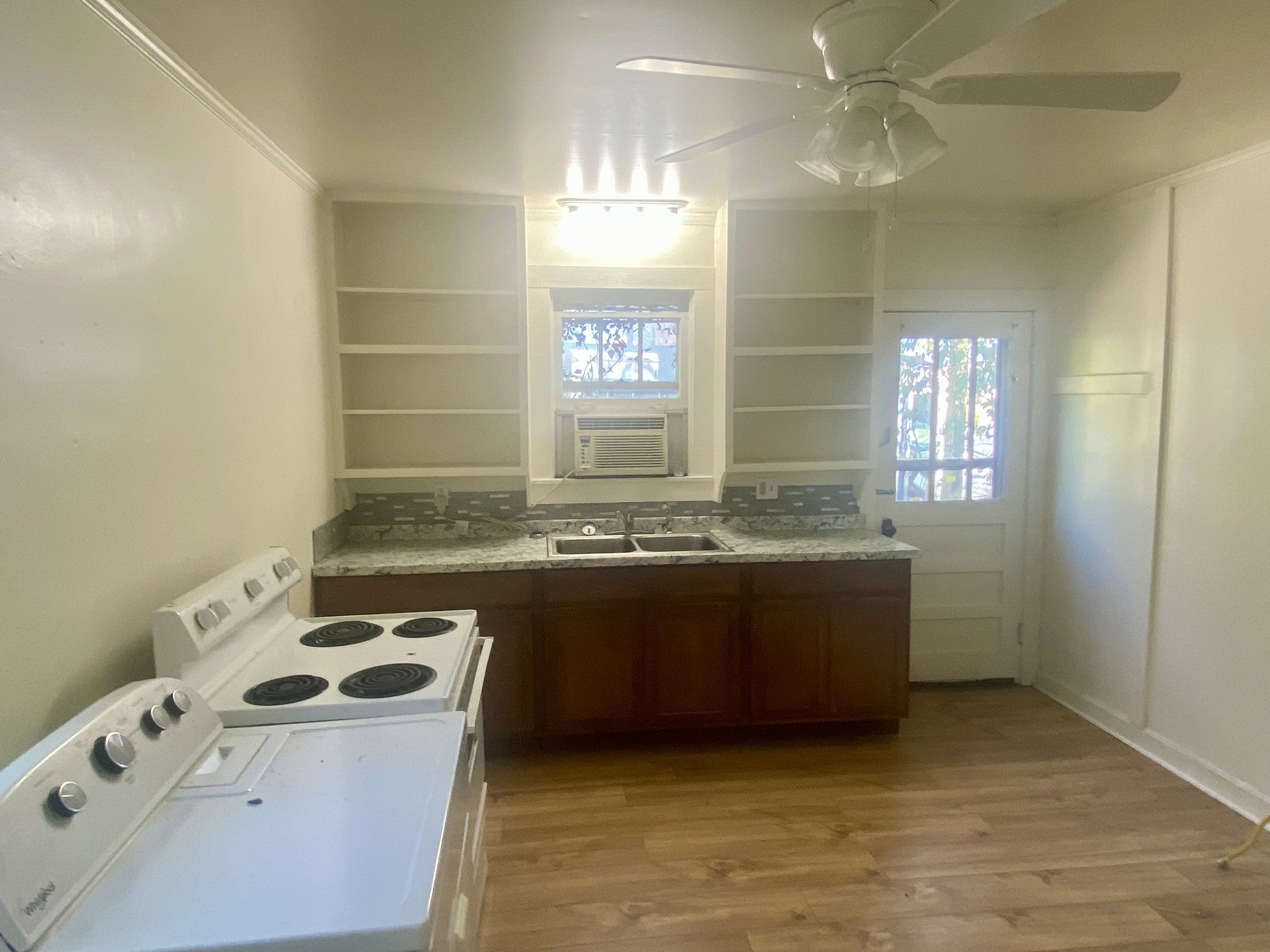 214 W Poplar St