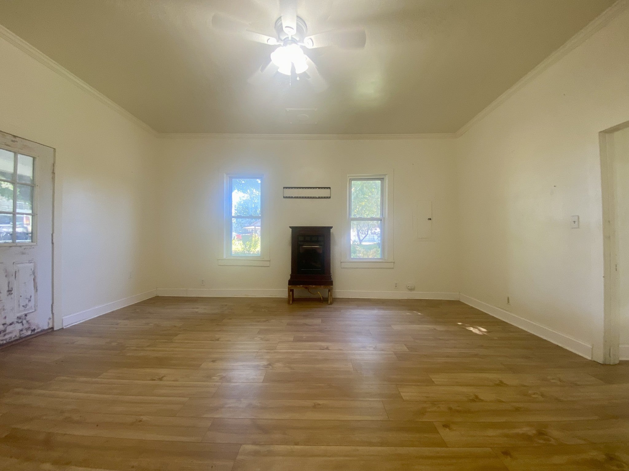 214 W Poplar St