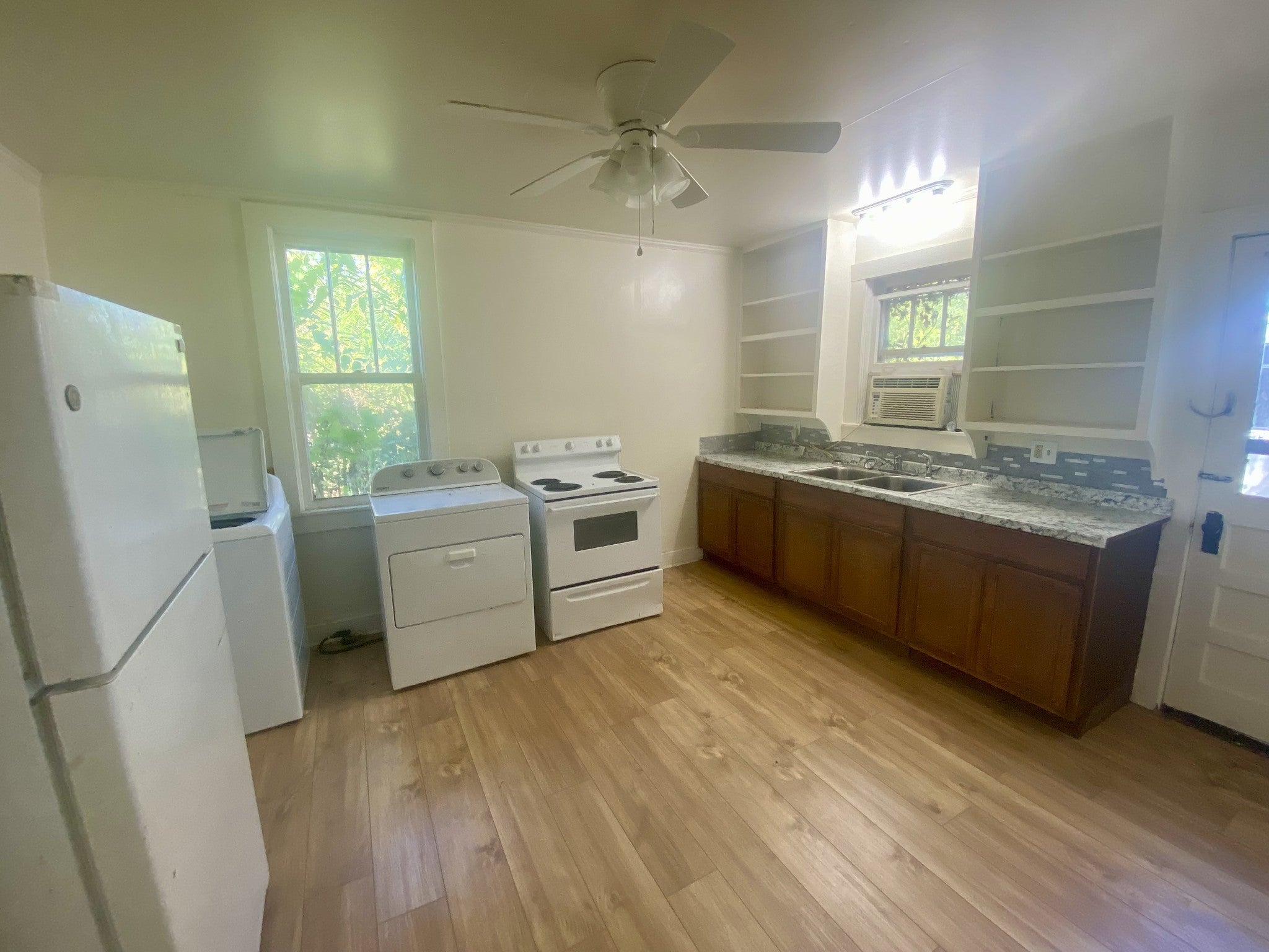 214 W Poplar St