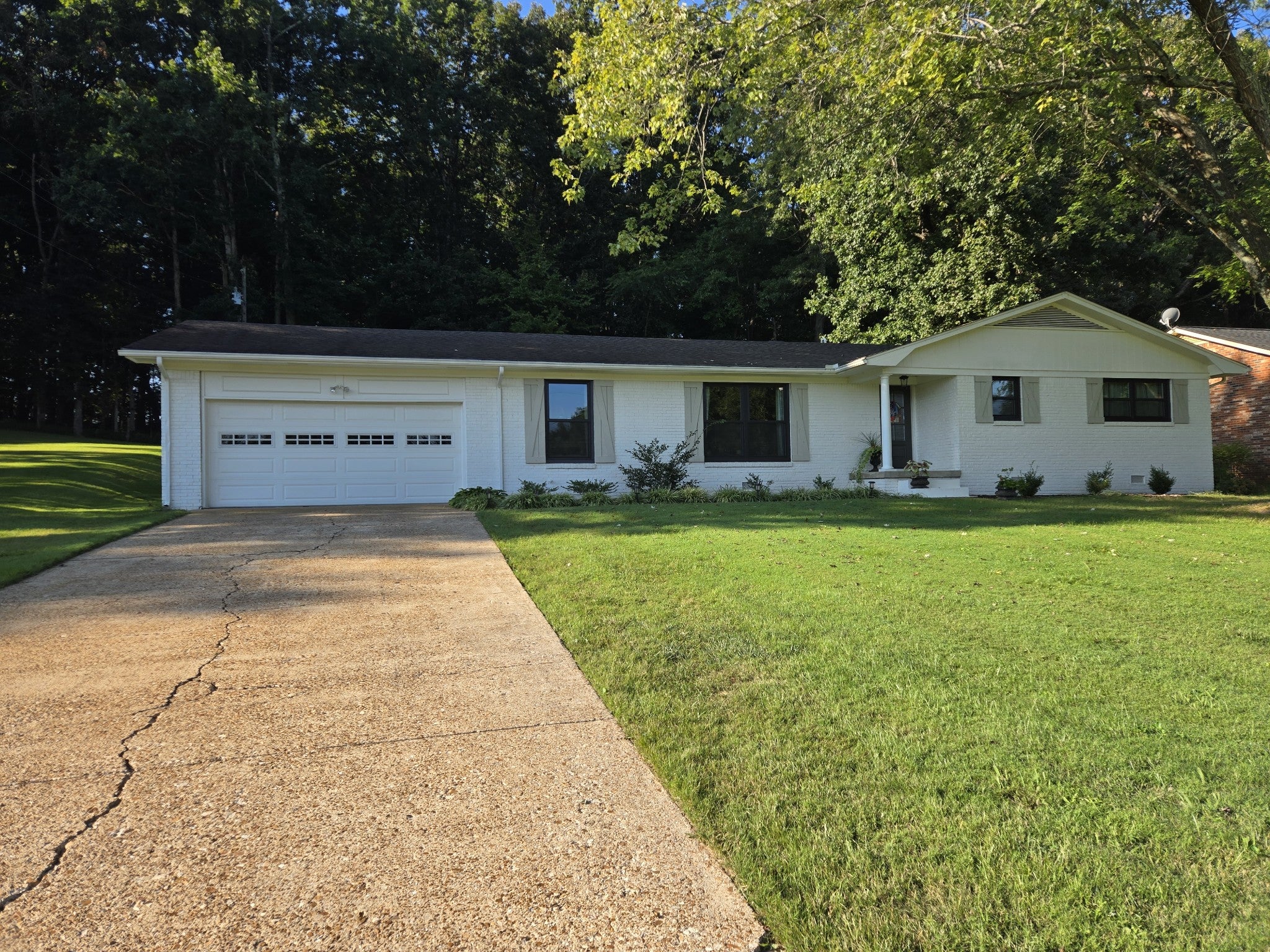 1923 White Oak Dr