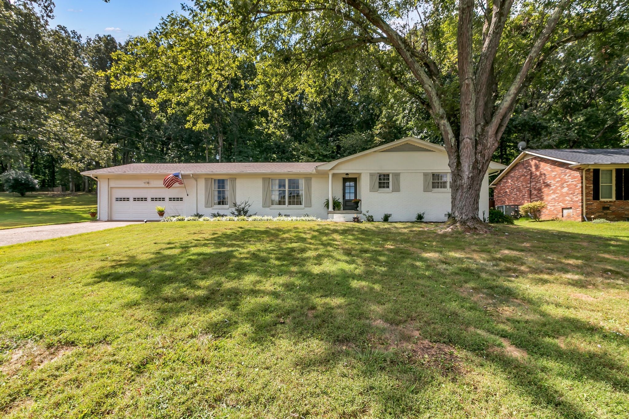 1923 White Oak Dr