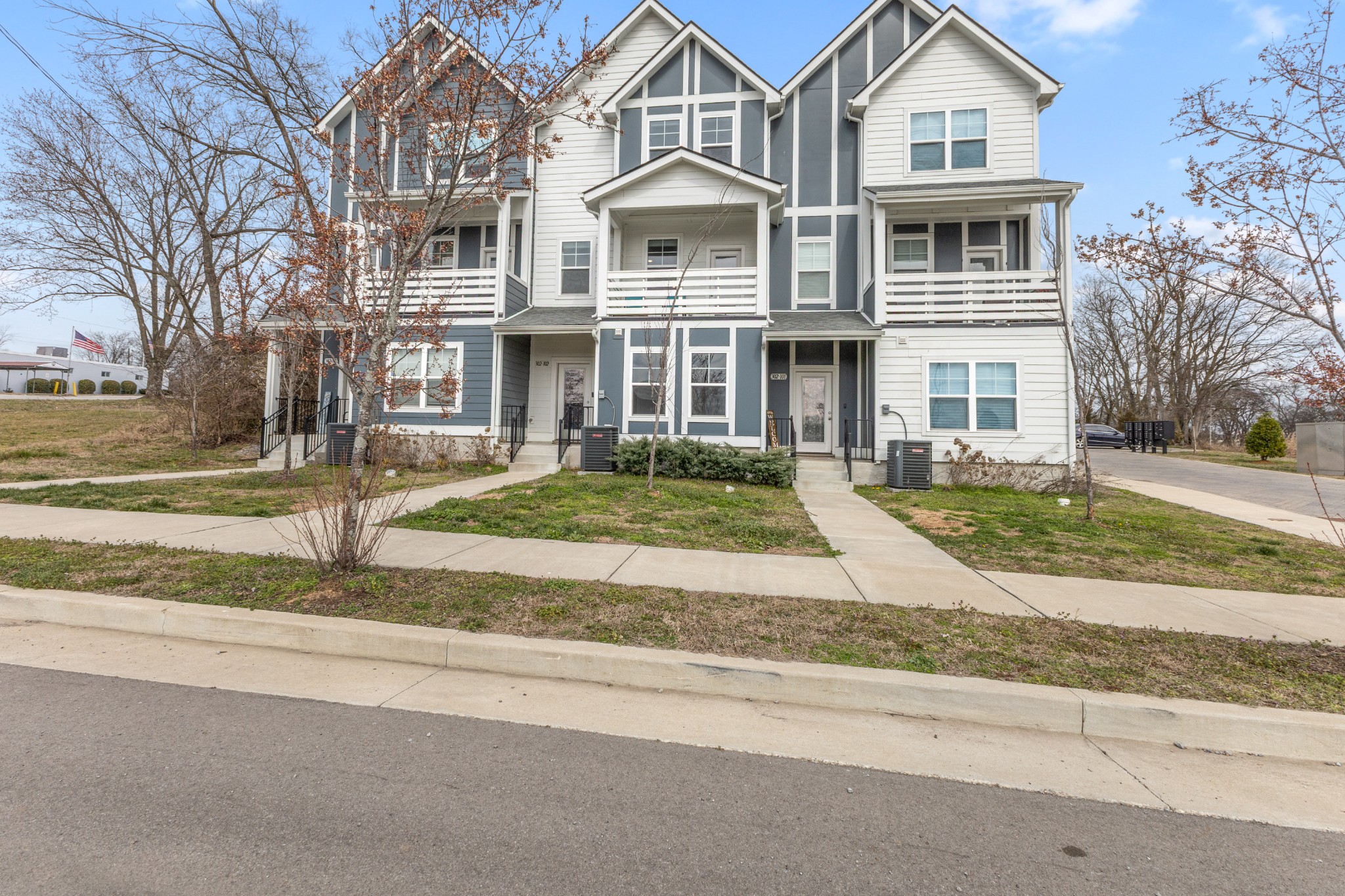 302 Williams Ave 102