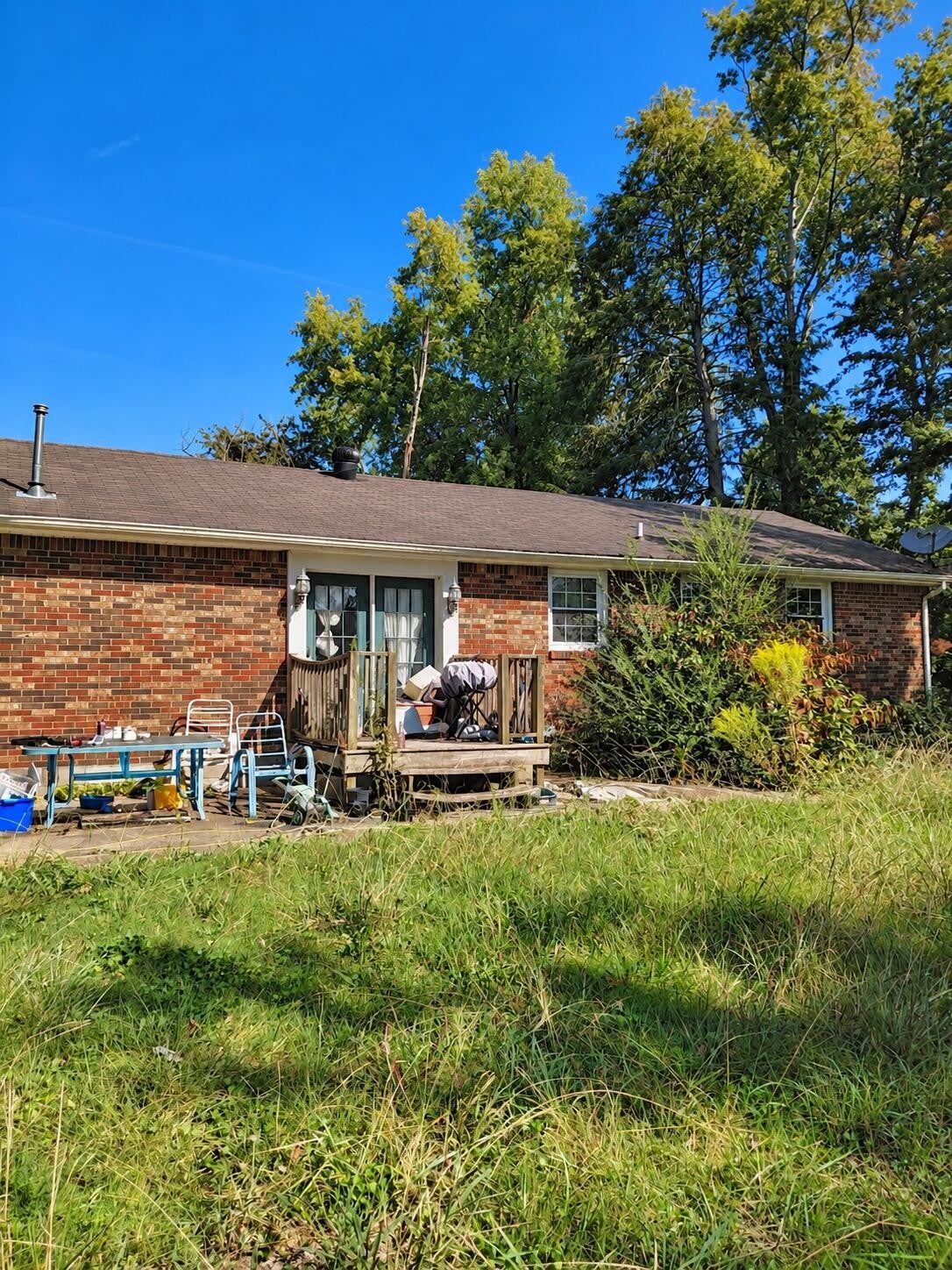 311 Meadow LN