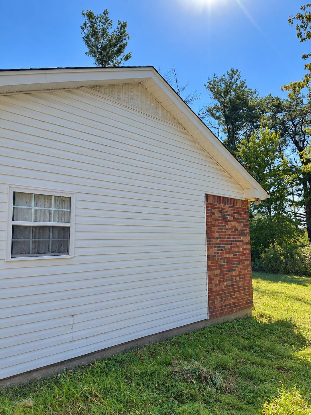 311 Meadow LN