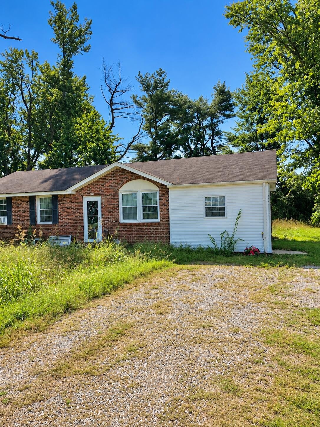 311 Meadow LN