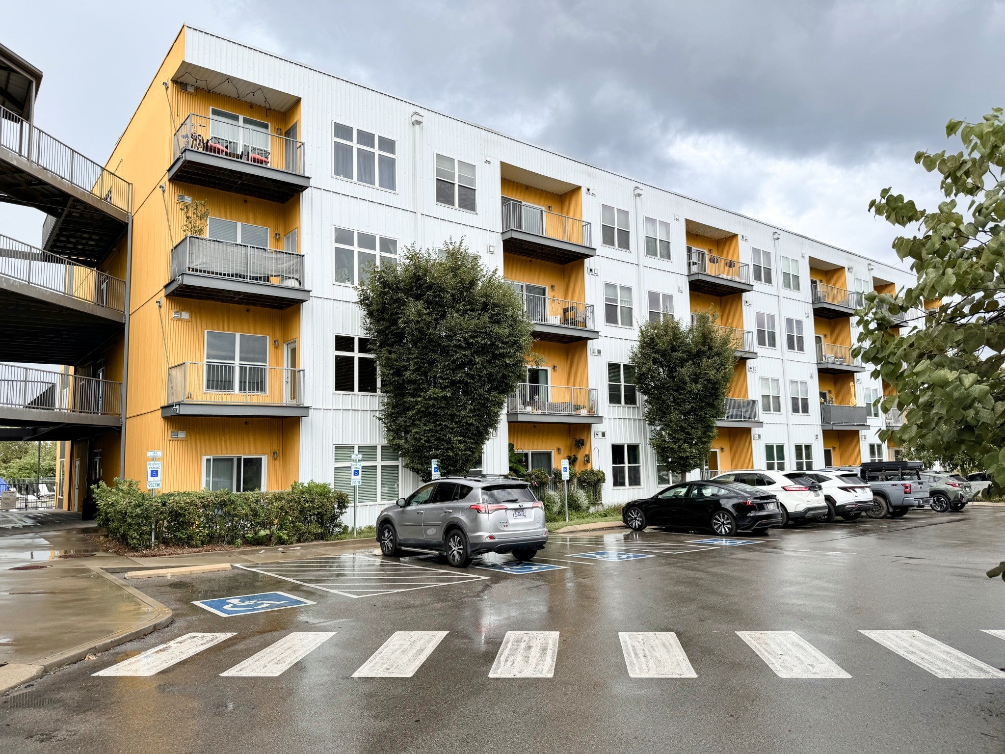 2.0-bed rental at 400 Herron Dr 113