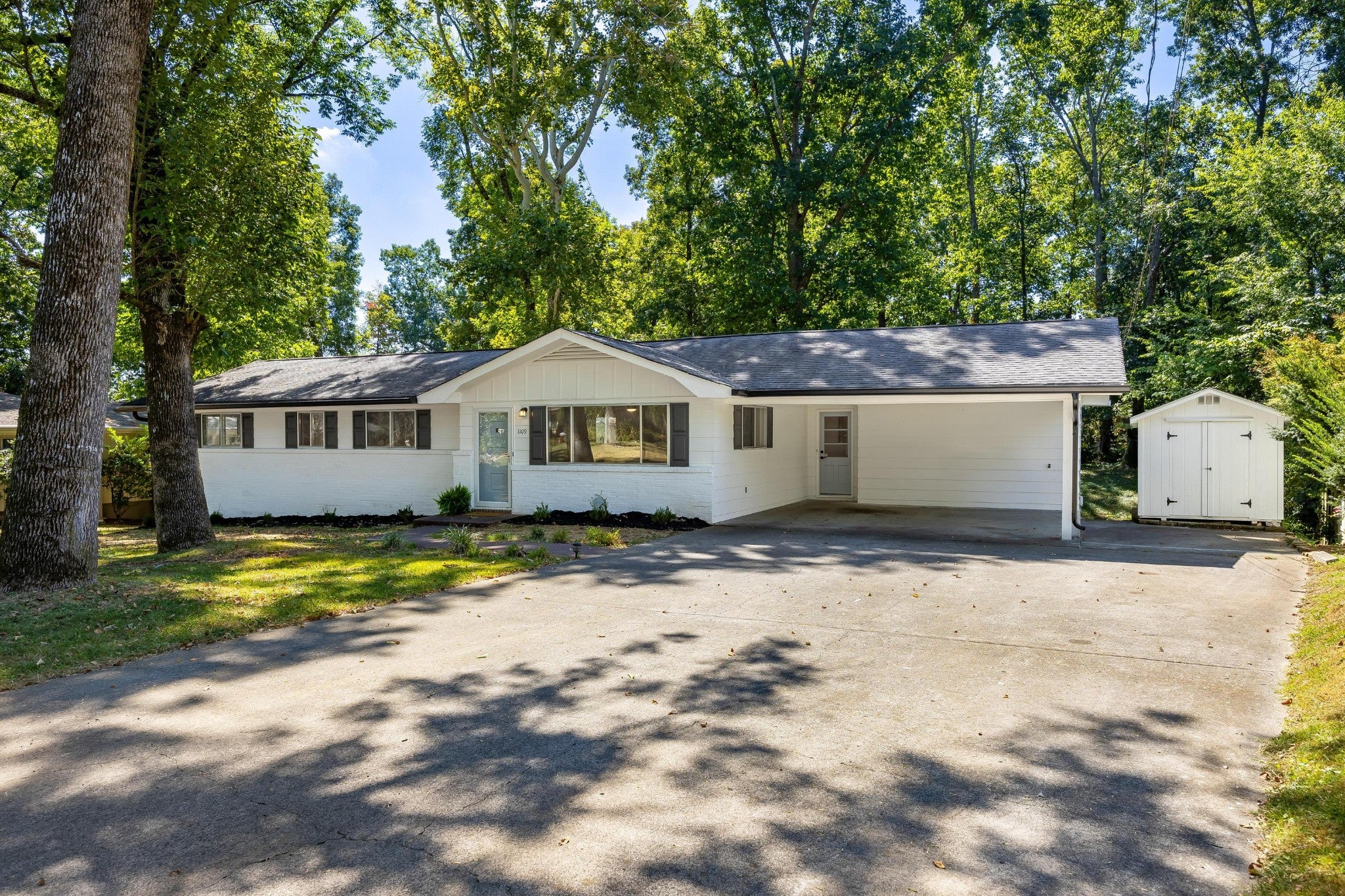 1109 Peerless Dr NW