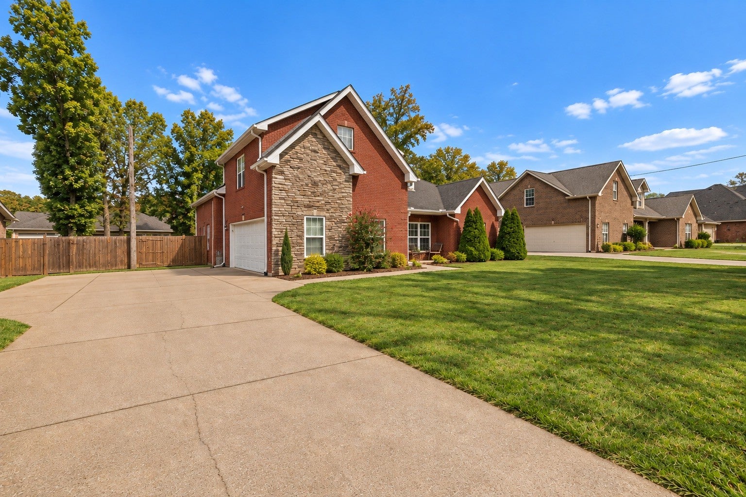 1131 Rivercrest Dr
