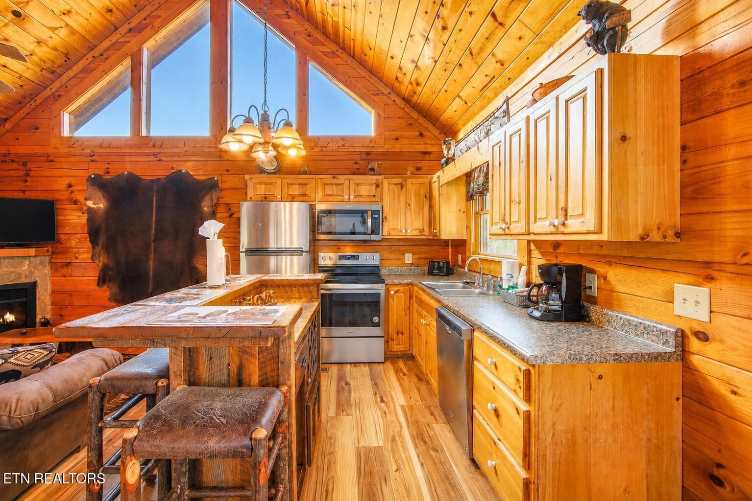 570 Country Oaks Drive