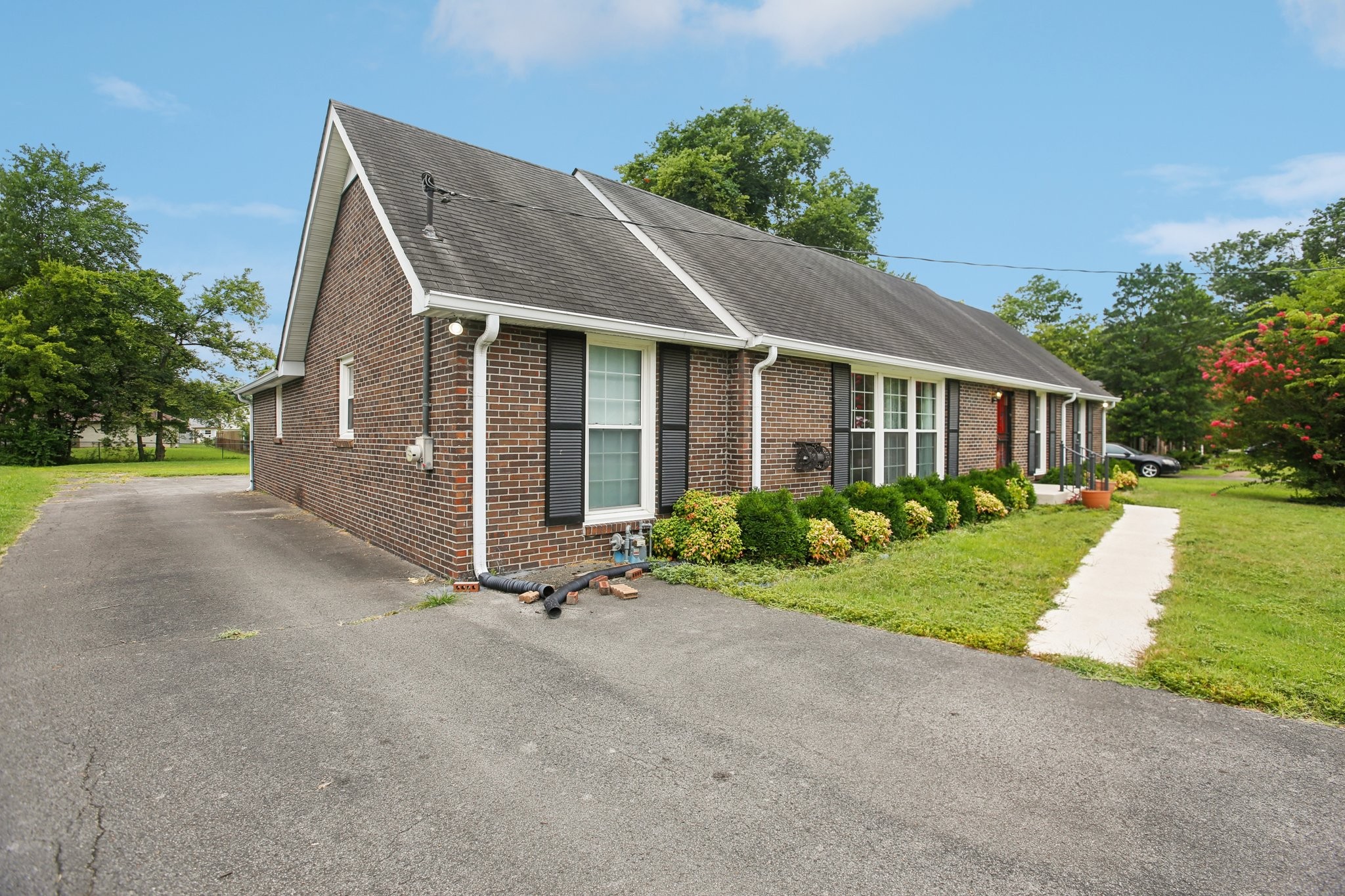 8024 Regency Dr