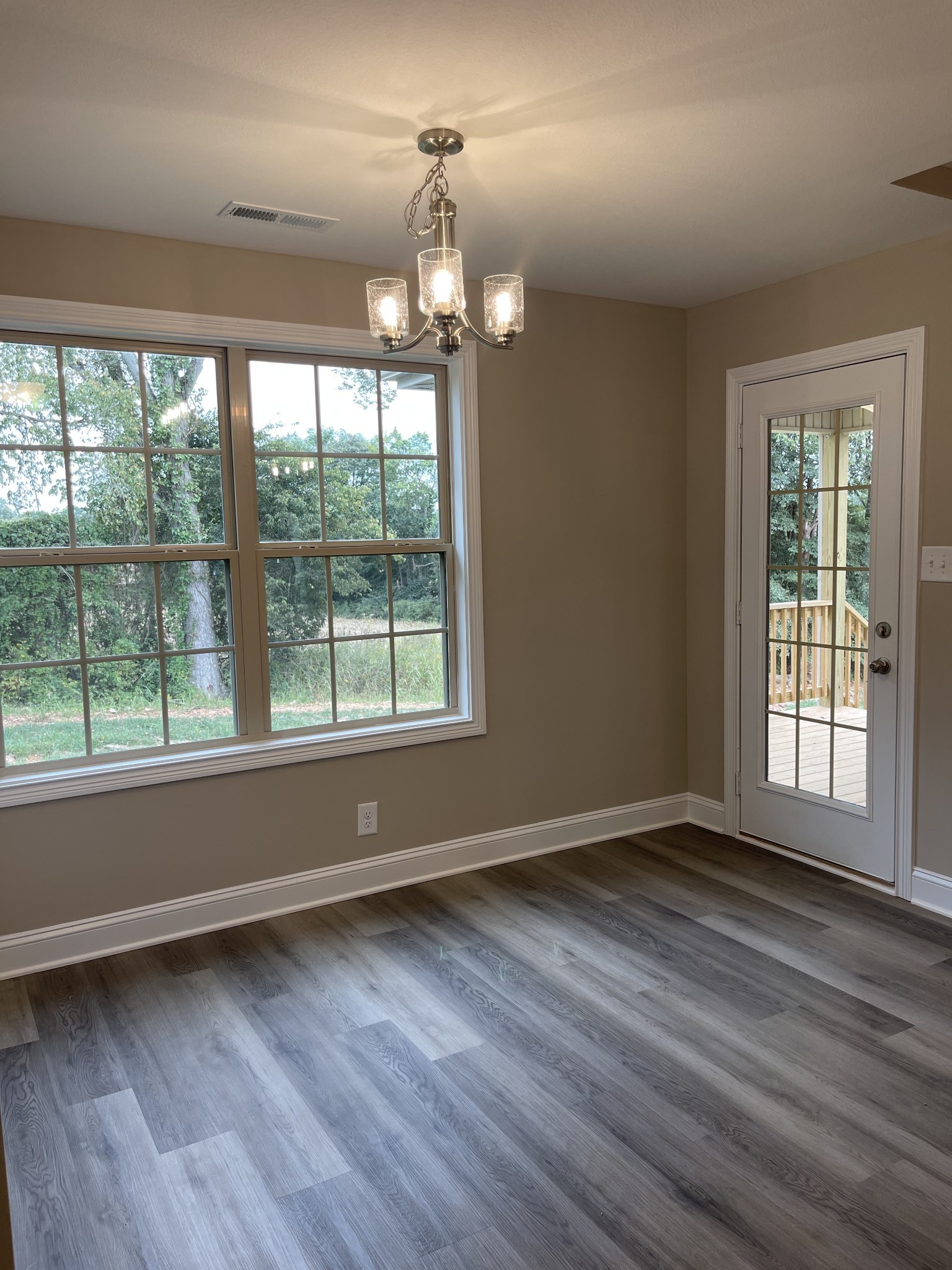 Clarksville, Tennessee 37040, United States, 3 Bedrooms Bedrooms, ,2 BathroomsBathrooms,Residential,Active,235272