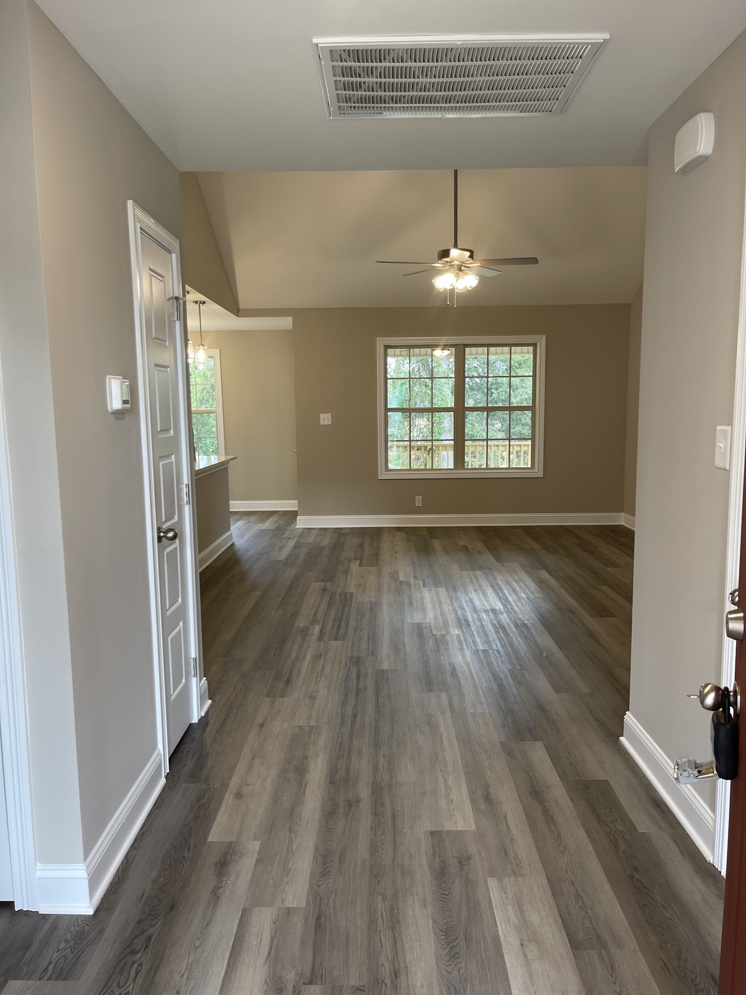 Clarksville, Tennessee 37040, United States, 3 Bedrooms Bedrooms, ,2 BathroomsBathrooms,Residential,Active,235272