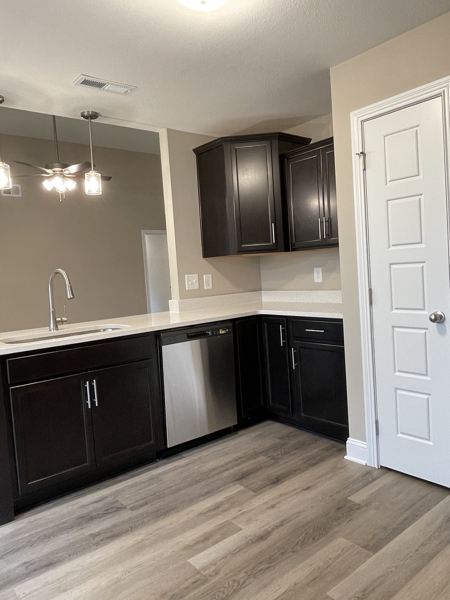 Clarksville, Tennessee 37040, United States, 3 Bedrooms Bedrooms, ,2 BathroomsBathrooms,Residential,Active,235272