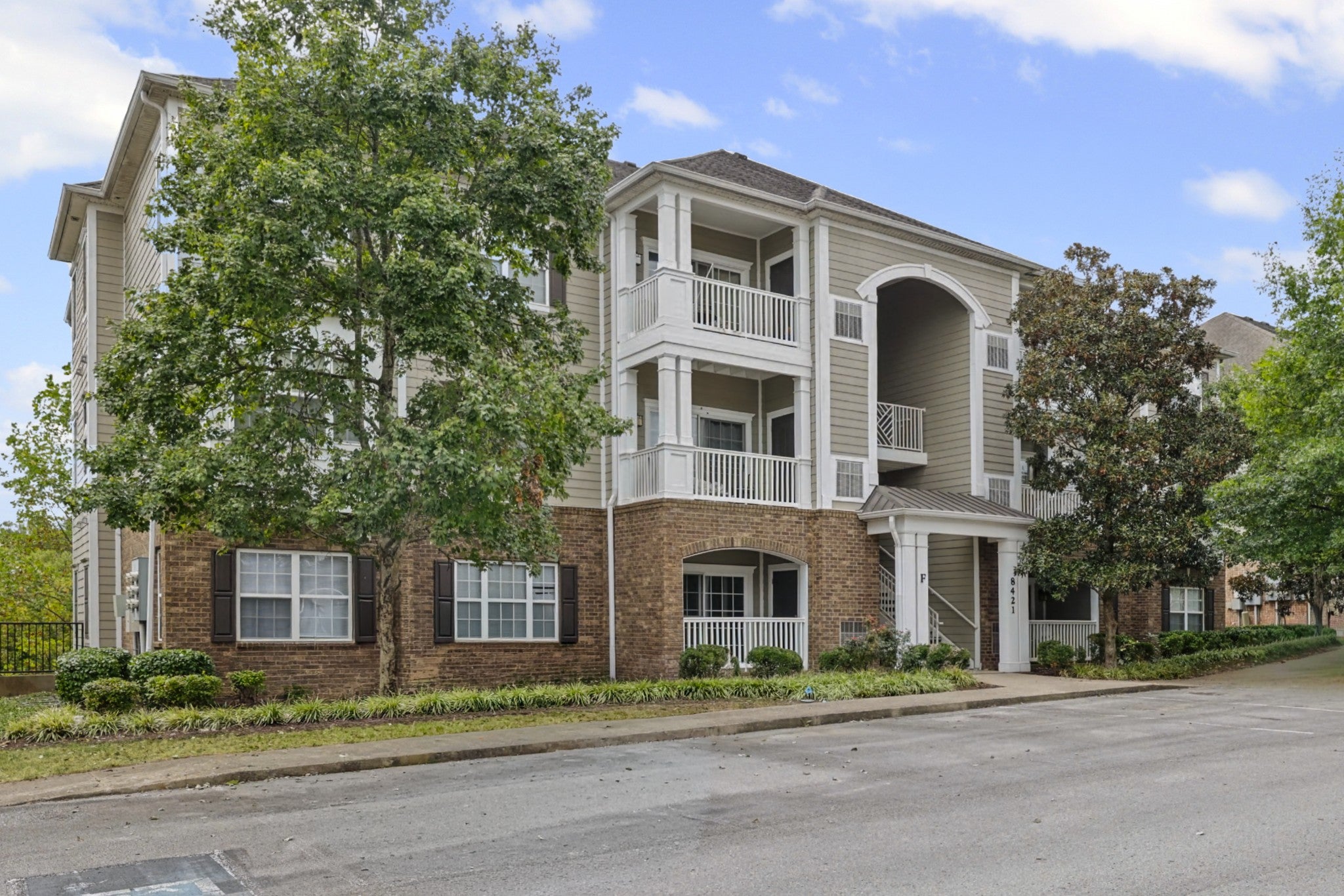 2-bed condo for sale in Antioch, TN 37013, 8421 Callabee Way F6 8421 Callabee Way F6, Antioch TN 37013 2-bed condo, photo 2 of 24