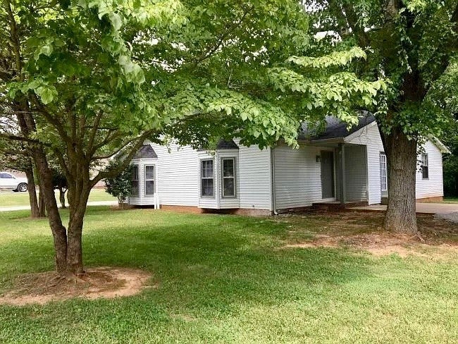 1487 Nichols Dr B