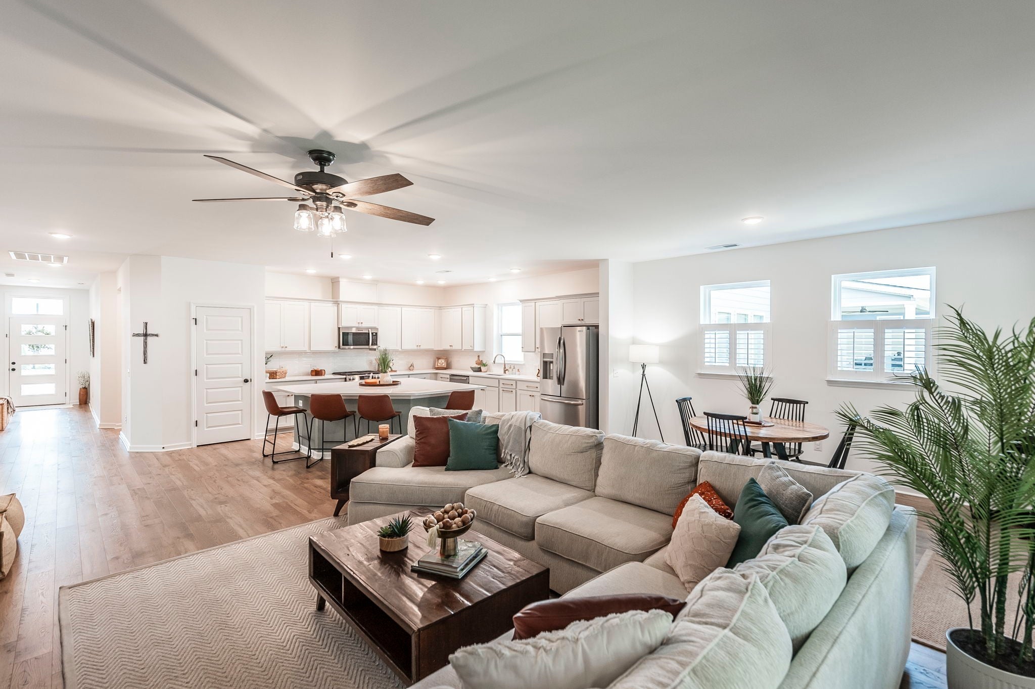 2128 Mackinac Bnd