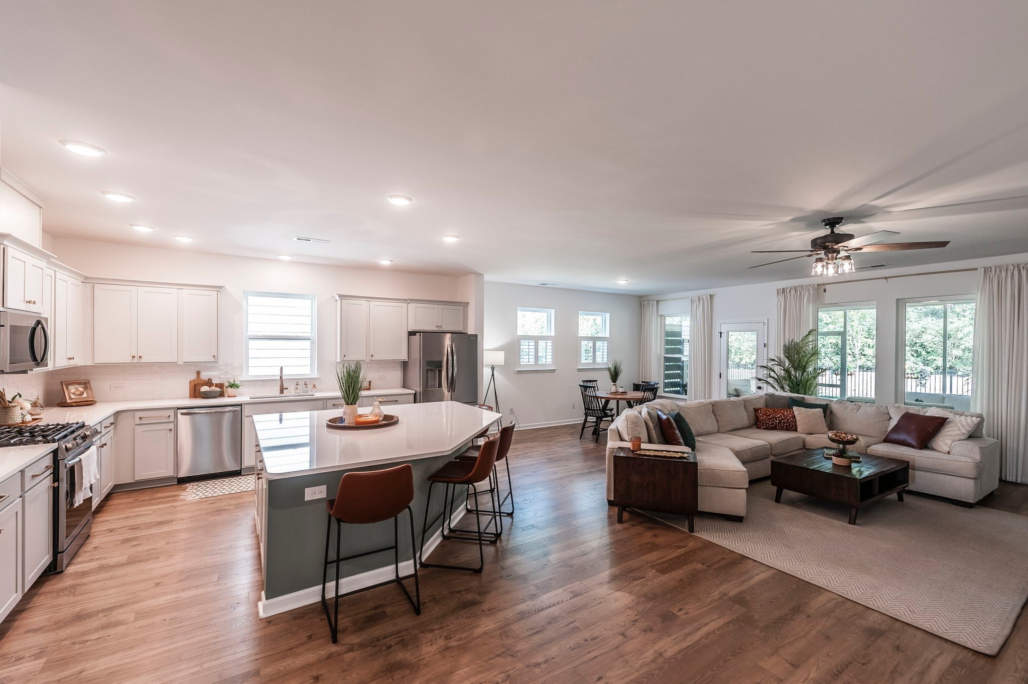 2128 Mackinac Bnd