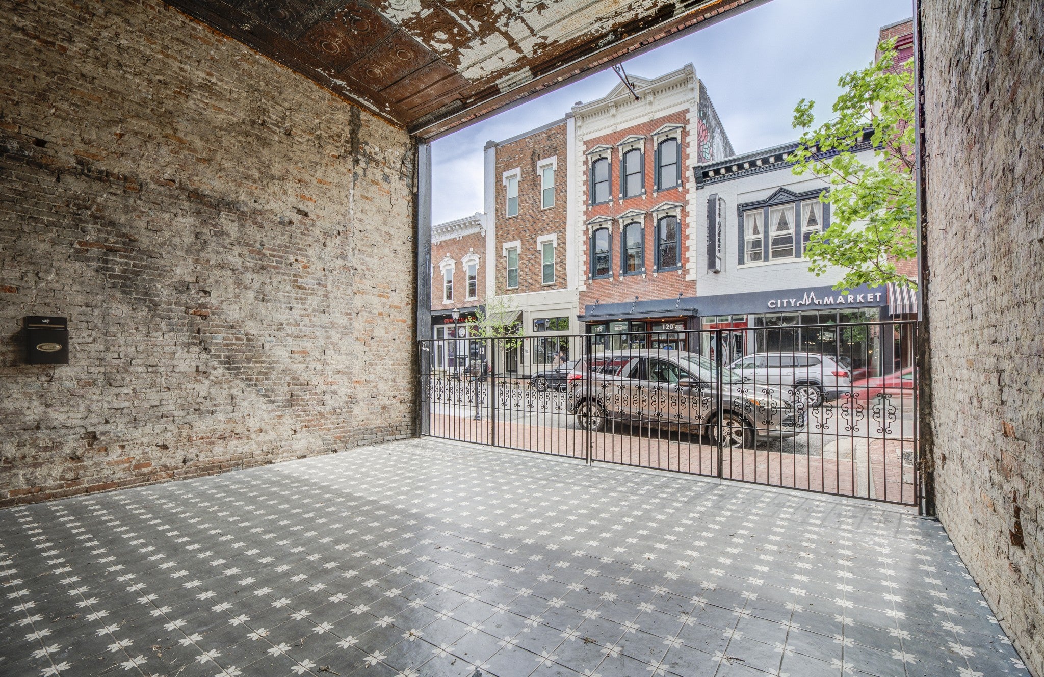 123 Franklin St