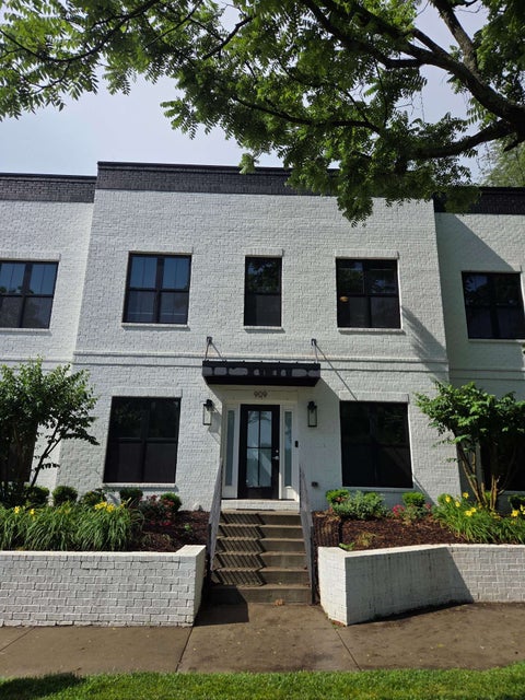 Photo of 909 E State St, Murfreesboro, TN 37130 (MLS # 3232192)