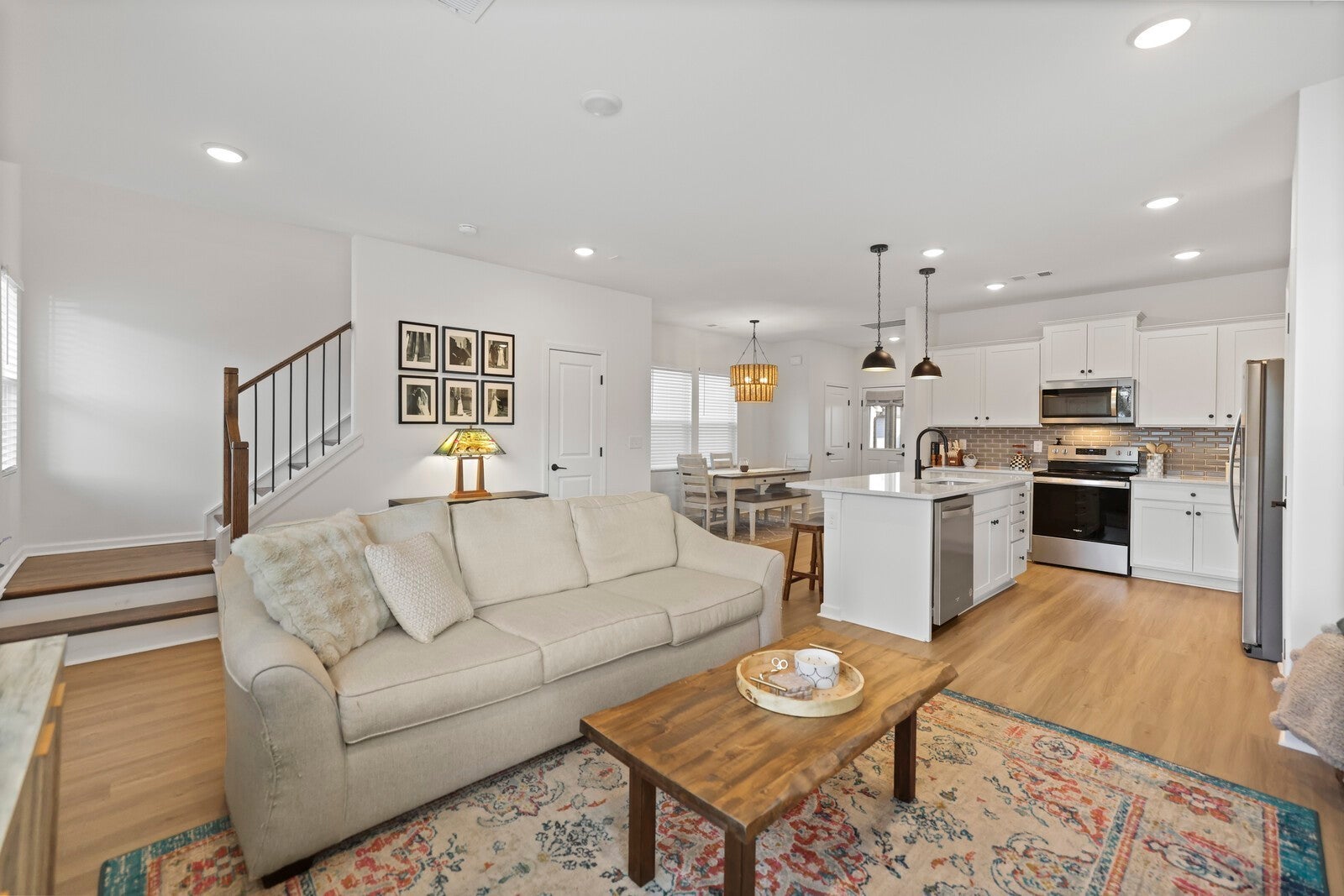 213 Oasis Dr