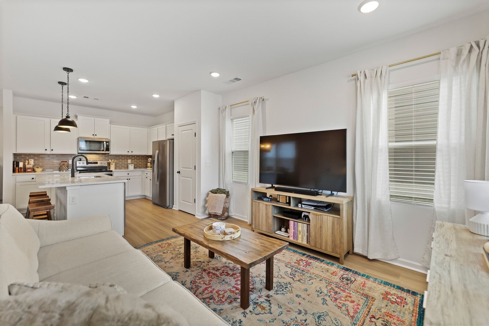 213 Oasis Dr