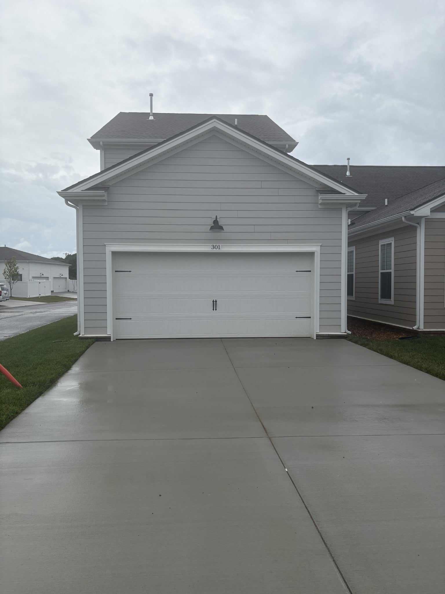 301 Caxton Aly