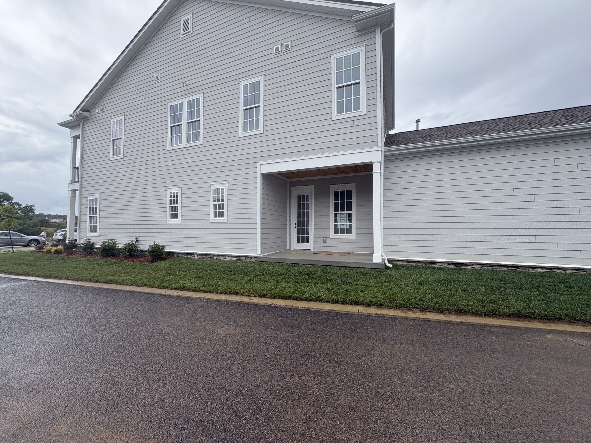 301 Caxton Aly