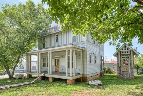 200 E Cedar St Livingston TN 38570