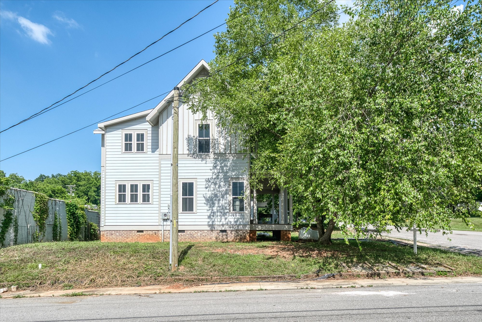 200 E Cedar St
