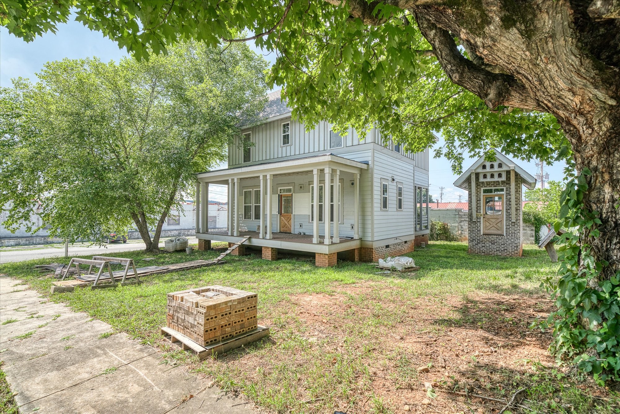 200 E Cedar St