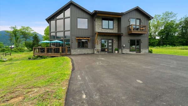 3034 WONDER MEADOWS LN, SEVIERVILLE, TN 37862 - Image b6909fc5f9ff4c8cd78c15b60ac503ab/1207435485