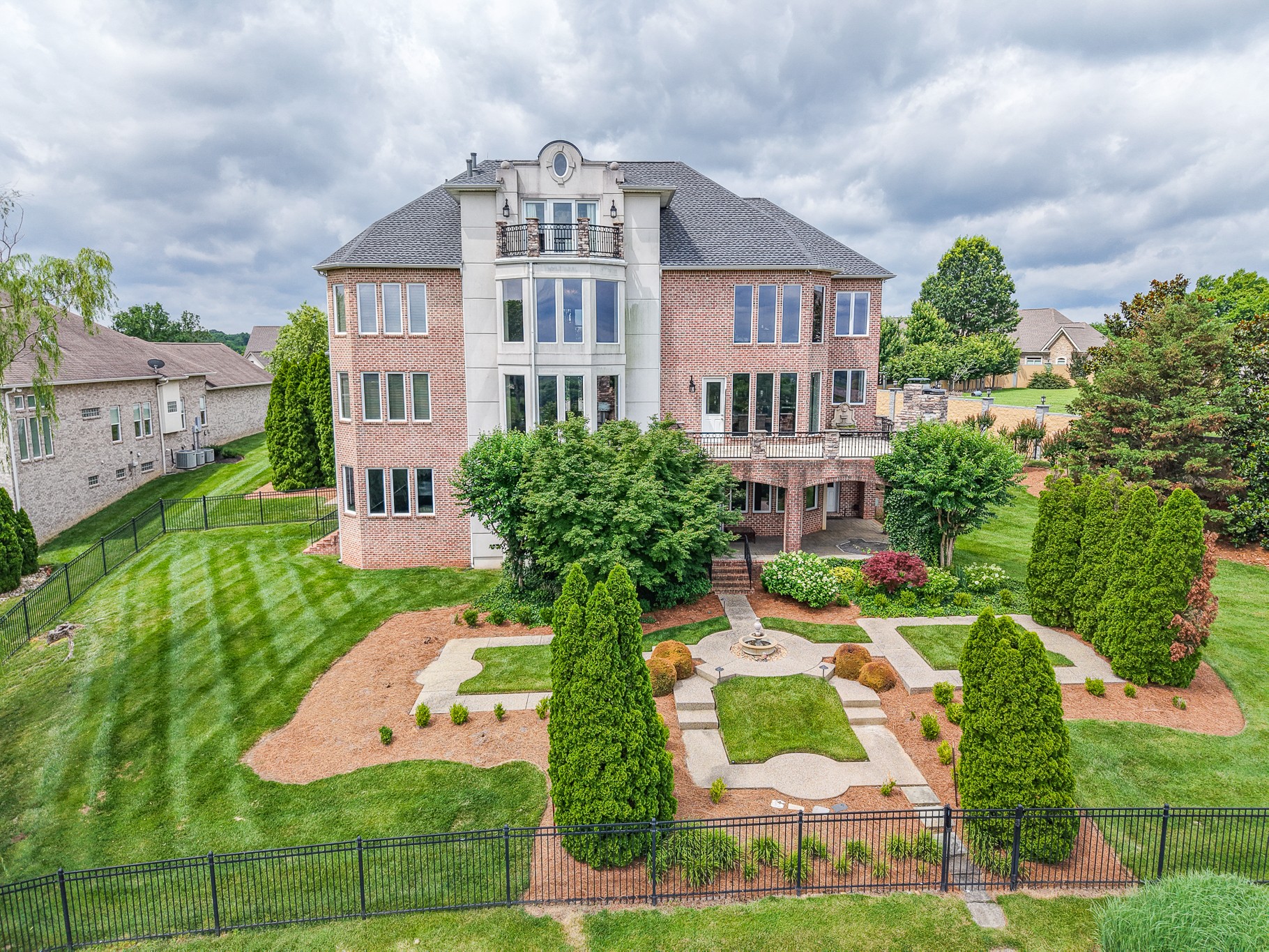 203 Vineyard Way