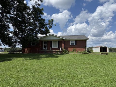 637 Sheehy Rd Mc Ewen TN 37101