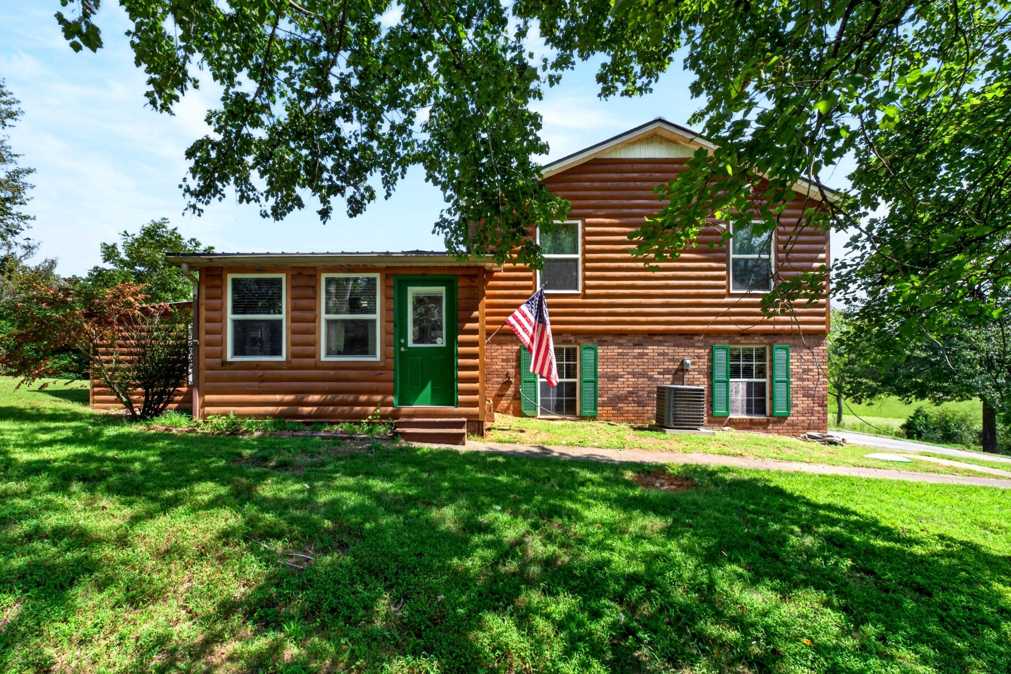 990 Oak Hill Dr