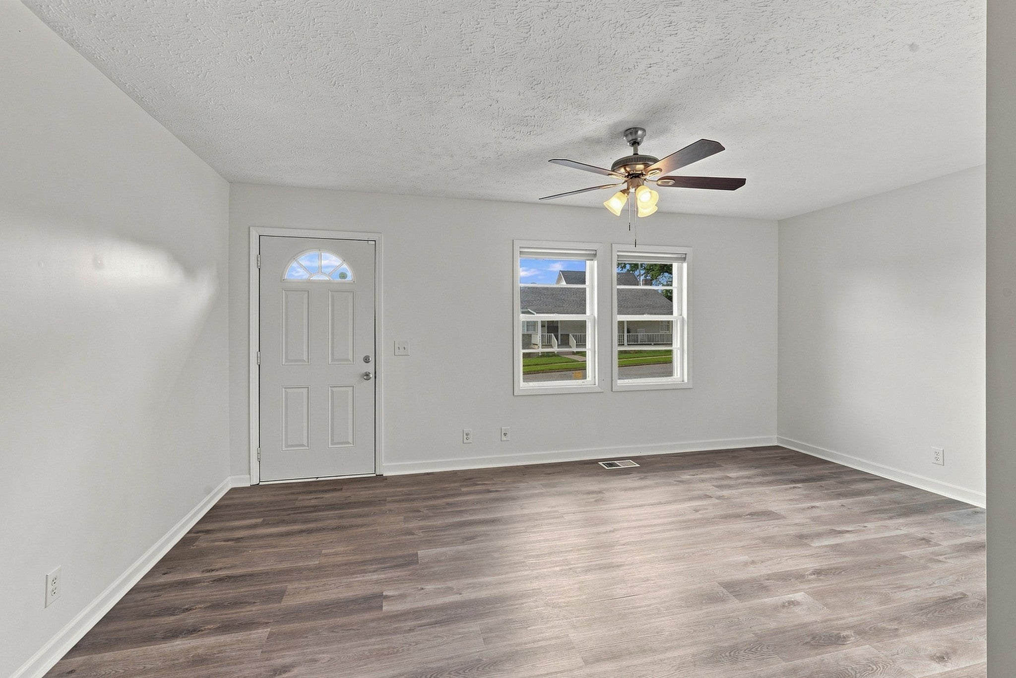 3-bed home for sale in Old Hickory, TN 37138, 1205 Fuller St 1205 Fuller St, Old Hickory TN 37138 3-bed home, photo 3 of 23