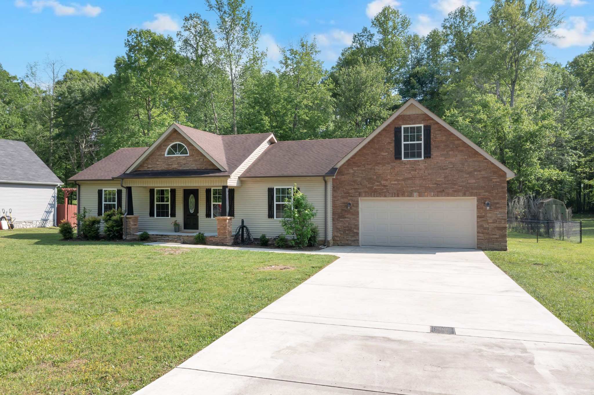 111 Myra Ln